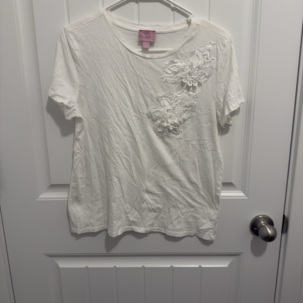 MUSE Women's White Embroidered Floral Short Sleeve Round Neck T-Shirt Size L
